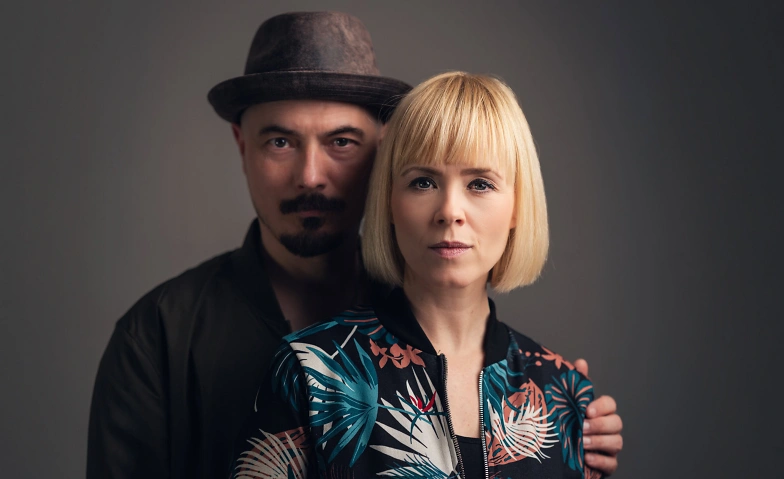 Carolin No "NE//ON - 20 YEARS LIVE" · Bild 1