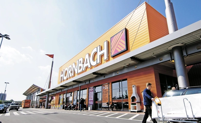 Riesenflohmarkt auf dem Gelände des Hornbach Baumarktes · Bild 1