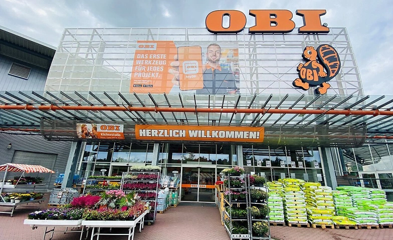 Riesenflohmarkt Parkplatz OBI Baumarkt in Erlangen West · Bild 1