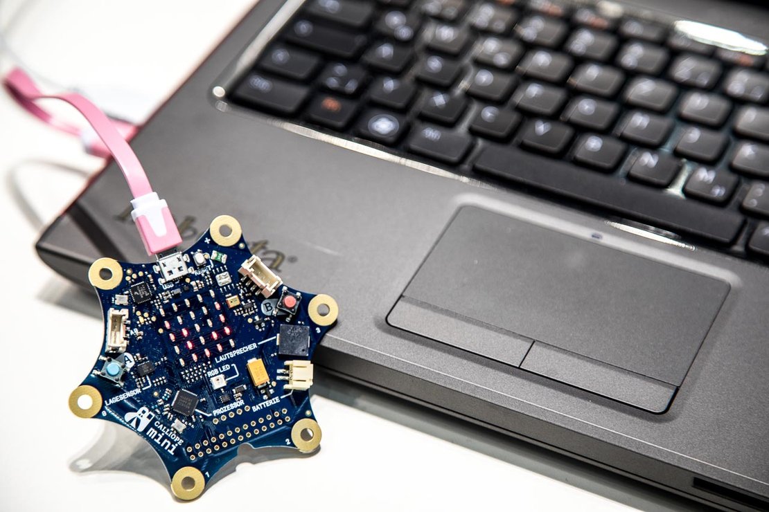 Spielend Programmieren lernen mit Calliope Mini · Bild 1