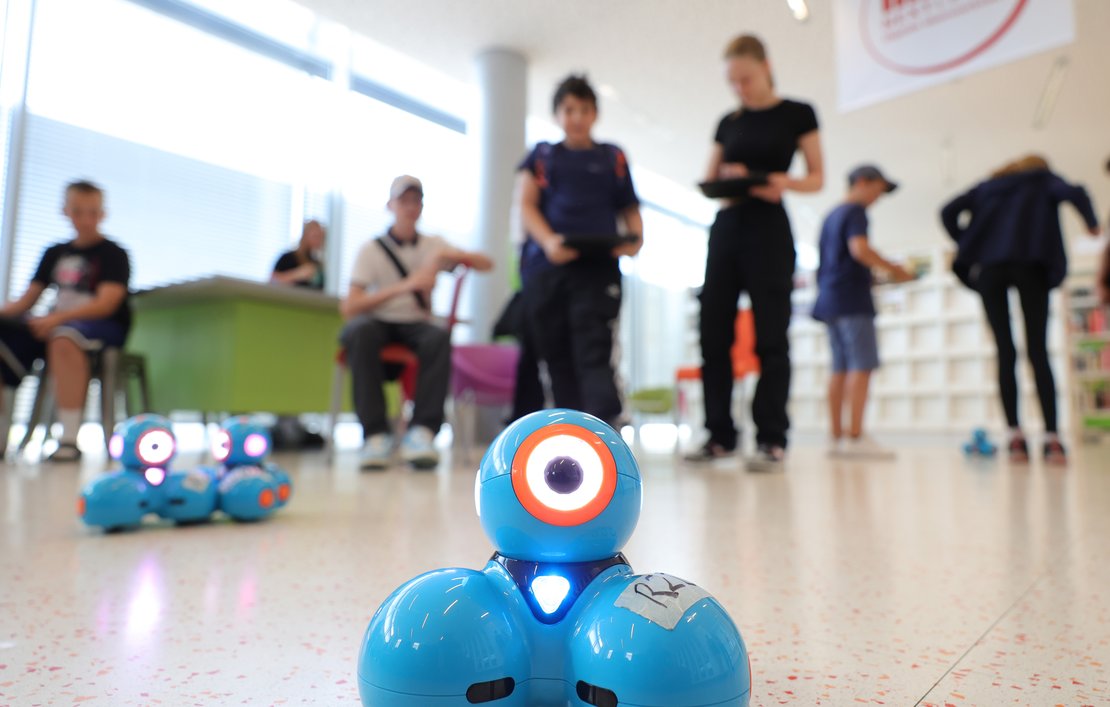 Spiel und Spaß mit Robotern · Bild 1
