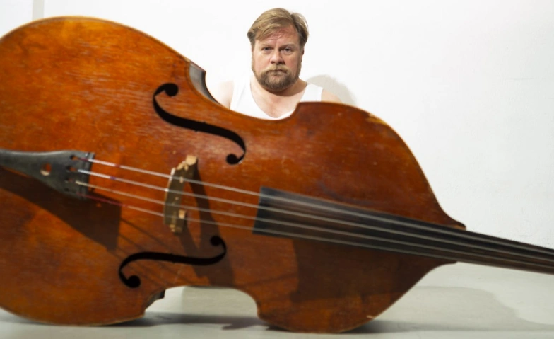 DER KONTRABASS · Bild 1